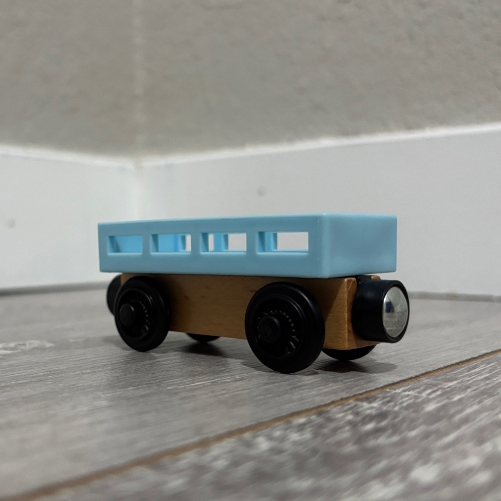 Thomas & Friends Snowy Rails Cargo Car - Picture 2 of 9